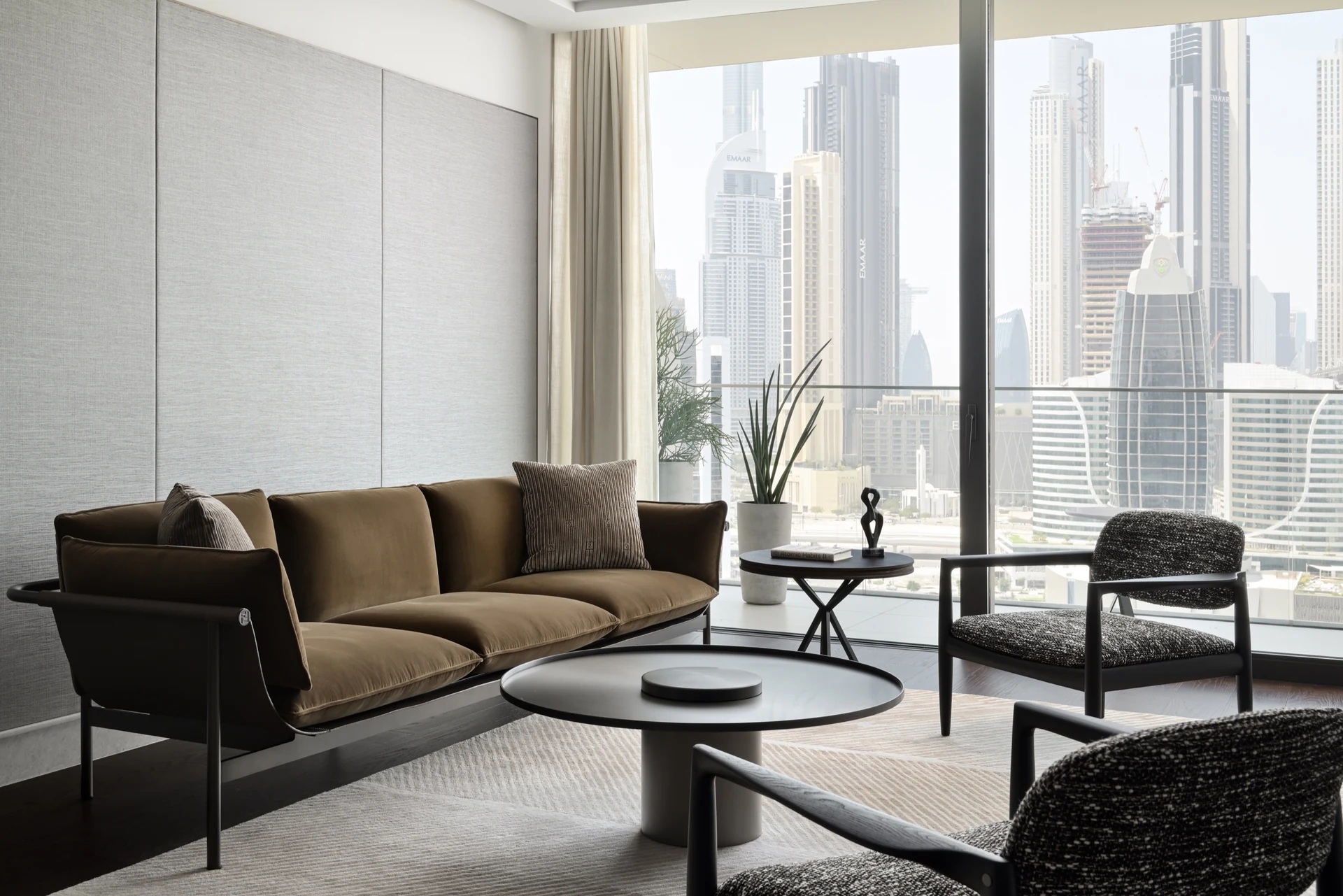 Кабинет The Lana Residences с панорамным видом на Дубай